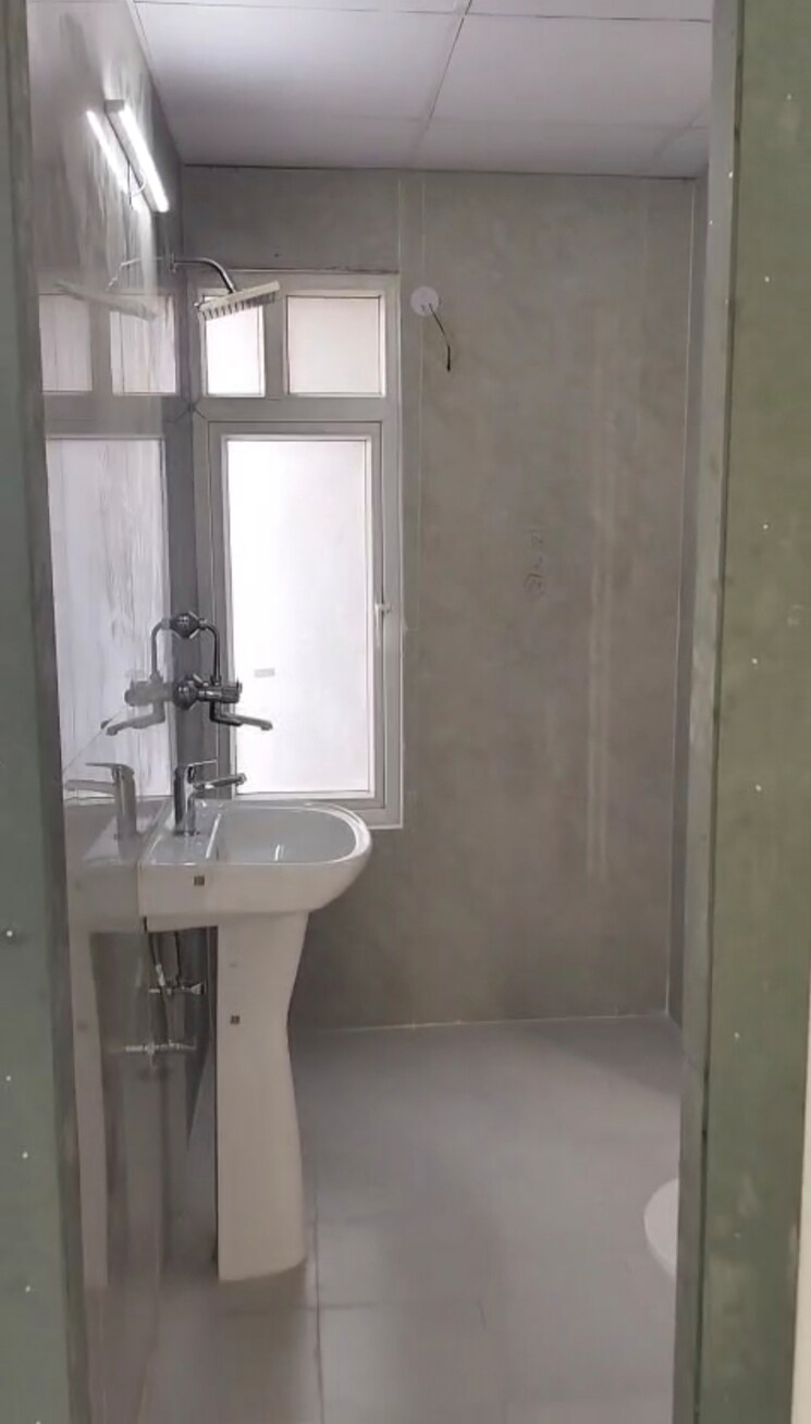 Bathroom, victoryone-amara 2 Bedroom 1050 Sq.Ft. Apartment In Sector 16 Greater Noida Greater Noida 9724799