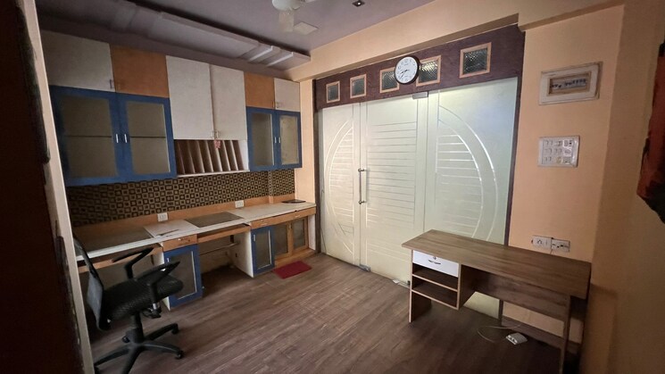 Bedroom, mulund west Commercial Office Space 500 Sq.Ft. In Mulund West Mumbai 9724824