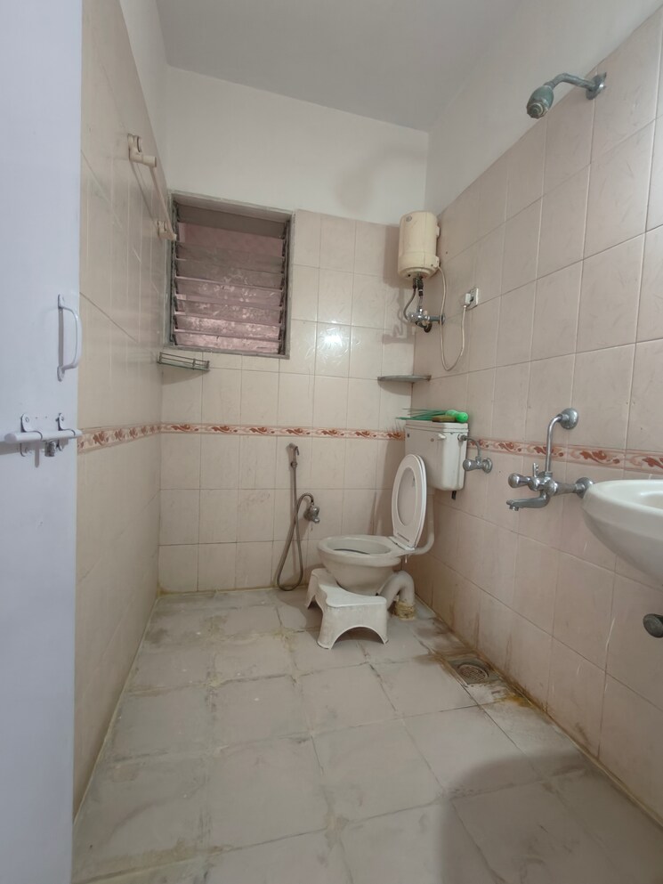 Bathroom, vedant-complex-chs 1 Bedroom 600 Sq.Ft. Apartment In Samata Nagar Thane 9724867