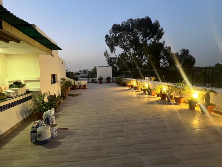  Parking, greater kailash i 3 Bedroom 250 Sq.Yd. Builder Floor In Greater Kailash I Delhi 9724889