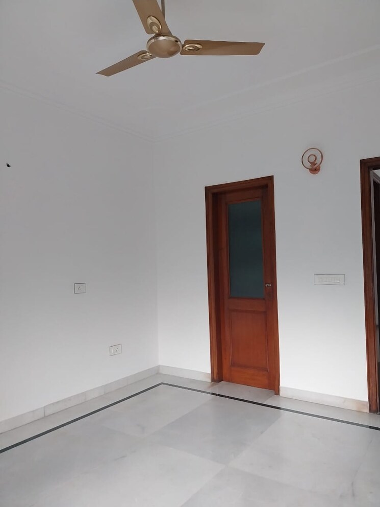 Room, safdarjung enclave 3 Bedroom 300 Sq.Yd. Builder Floor In Safdarjung Enclave Delhi 9724913
