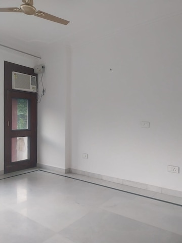 Room in 3 BHK Builder Floor at Safdarjung Enclave – for Rent