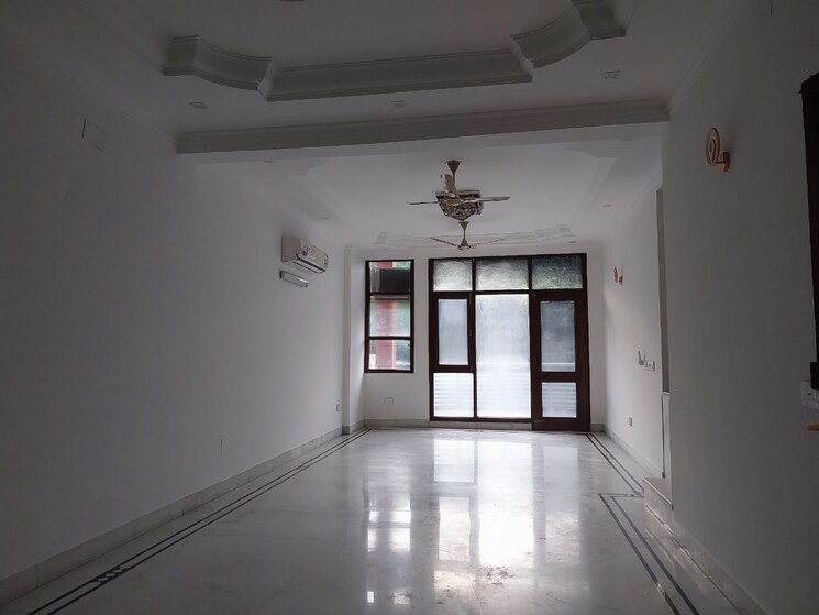Room, safdarjung enclave 3 Bedroom 300 Sq.Yd. Builder Floor In Safdarjung Enclave Delhi 9724913