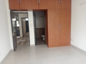 Room in 3 BHK Apartment at Parsvnath Green Ville, Sector 48 – for Sale