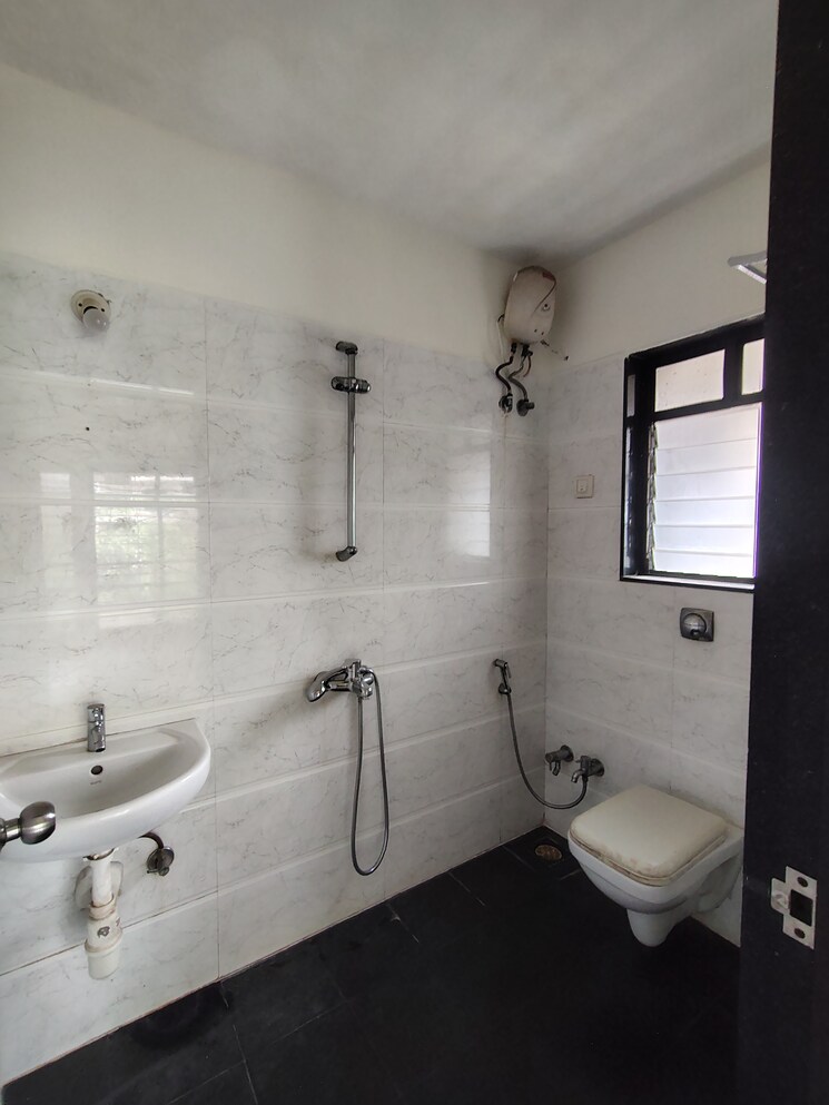 Bathroom, db-orchid-suburbia 2 Bedroom 999 Sq.Ft. Apartment In Kandivali West Mumbai 9725055