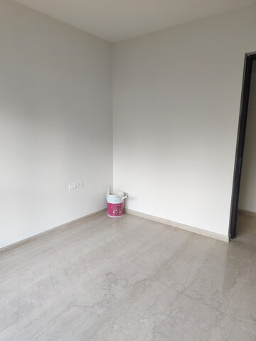 Room in 2 BHK Apartment at Kalpataru Magnus, Bandra East – for Rent