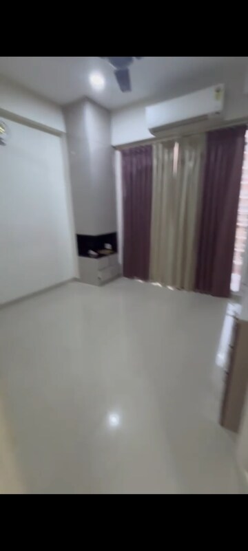 Room in 2 BHK Apartment at Shree Vardhman Green Court, Sector 90 – for Rent