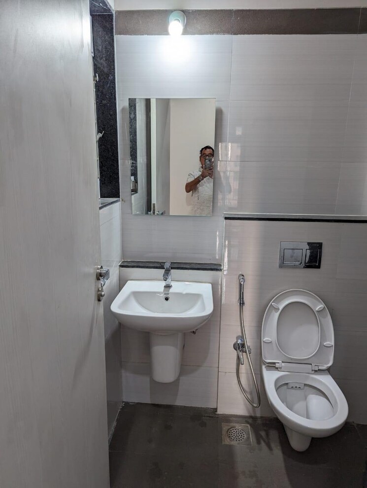 Bathroom, rustomjee-urbania-azziano 2 Bedroom 730 Sq.Ft. Apartment In Thane West Thane 9725088