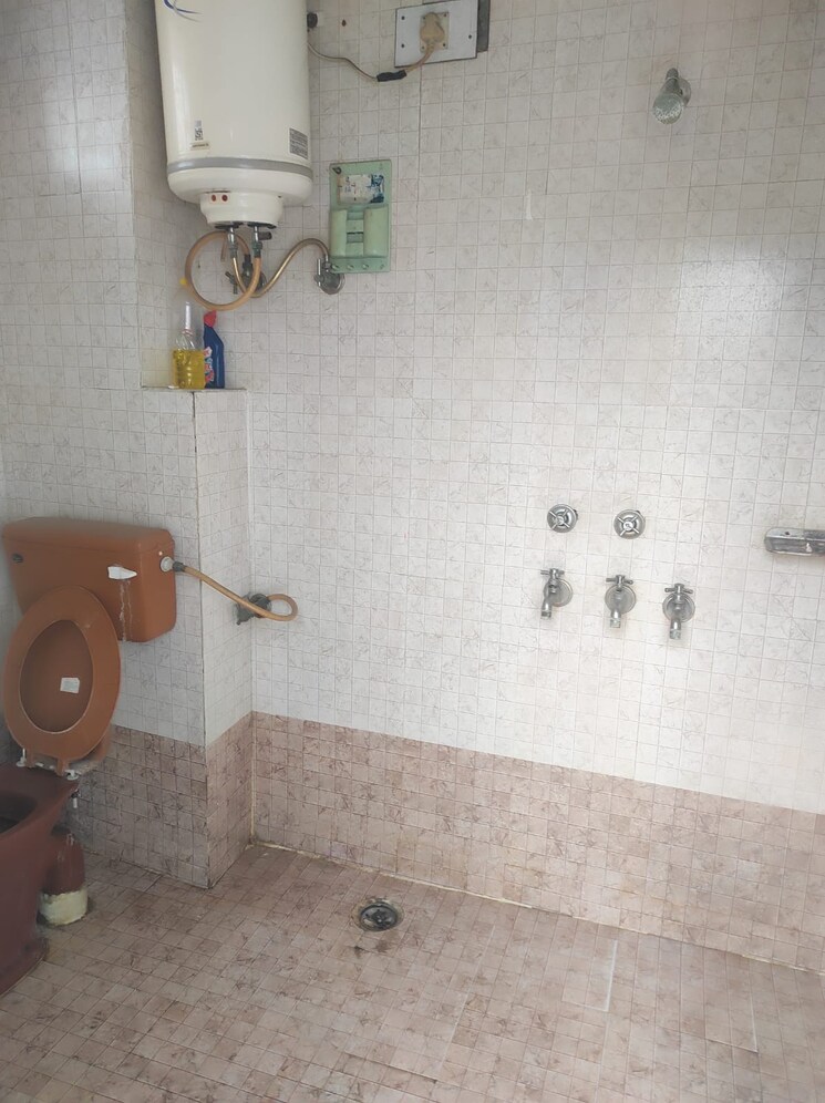 Bathroom, aliganj-plaza 1 Bedroom 500 Sq.Ft. Independent House In Aliganj Lucknow 9725082
