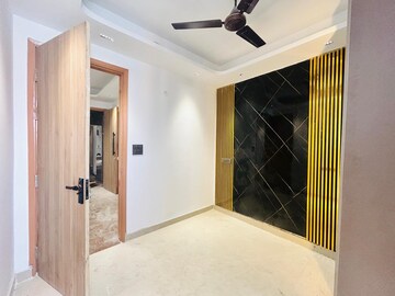 Room in 2 BHK Builder Floor at Saket – for Rent