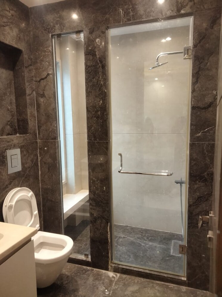 Bathroom, east of kailash 3 Bedroom 2250 Sq.Ft. Builder Floor In East Of Kailash Delhi 9725104