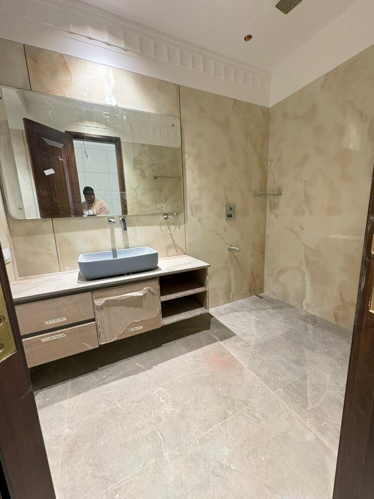 Kitchen, ansal-api-esencia 4 Bedroom 4500 Sq.Ft. Builder Floor In Sector 67 Gurgaon 9725121