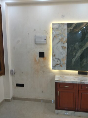 Furnished Amenities in 2 BHK Builder Floor at Vaishali Sector 4 – for Sale