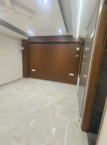 Room in 3 BHK Apartment at Saket – for Rent