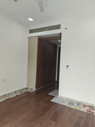 Room in 3 BHK Apartment at Bombay Realty Island city center ICC, Wadala – for Rent