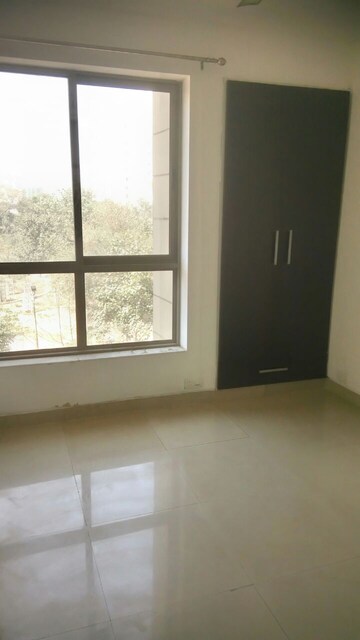 Room in 2 BHK Apartment at Unitech Uniworld Gardens 2, Sector 47 – for Rent