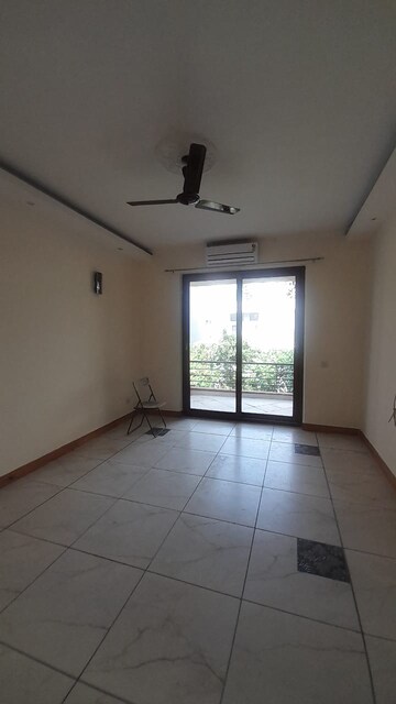 Room in 4 BHK Villa at Unitech Deerwood Chase, Nirvana Country – for Rent