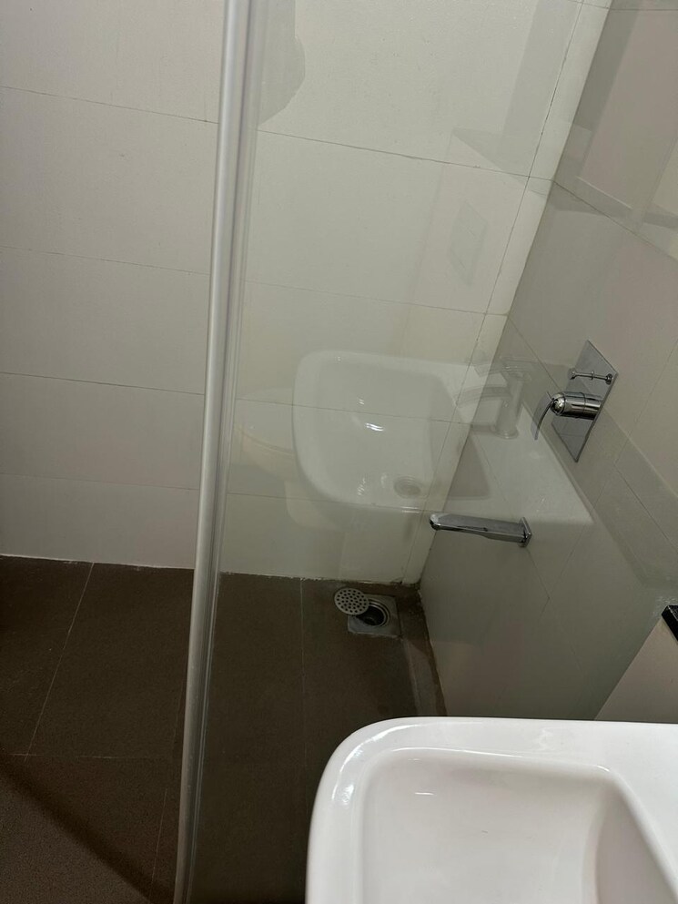 Bathroom, kalpataru-paramount 2 Bedroom 527 Sq.Ft. Apartment In Kapur Bawdi Thane 9725386