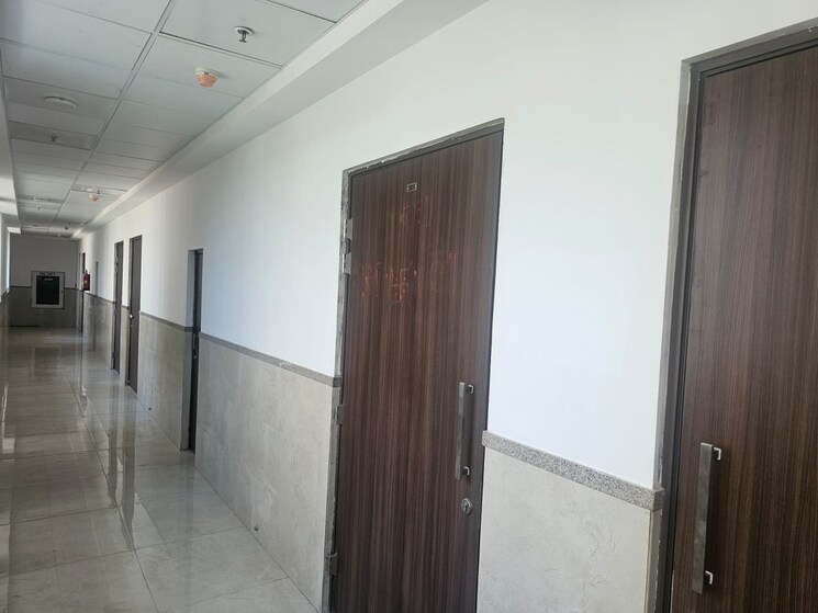 Room, hiranandani-iris Commercial Office Space 400 Sq.Ft. In Manpada Thane 9725488