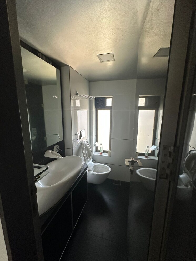Bathroom, arihant-tower-byculla 3 Bedroom 1500 Sq.Ft. Apartment In Byculla Mumbai 9725498