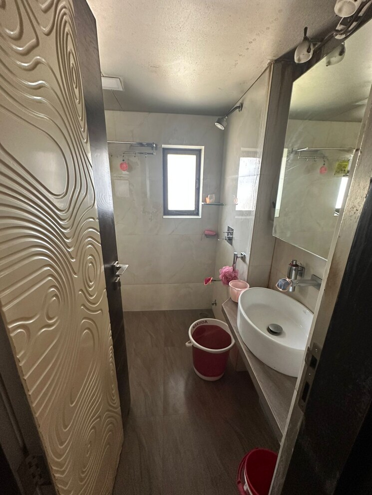 Bathroom, arihant-tower-byculla 3 Bedroom 1500 Sq.Ft. Apartment In Byculla Mumbai 9725498