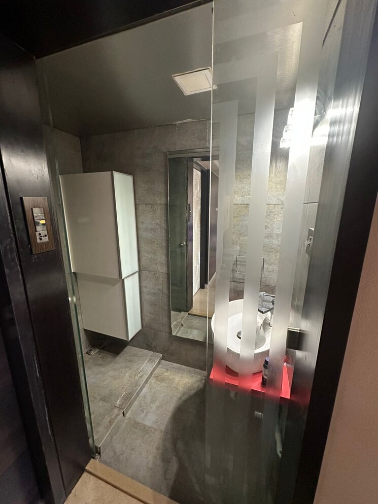 Bathroom, arihant-tower-byculla 3 Bedroom 1500 Sq.Ft. Apartment In Byculla Mumbai 9725498