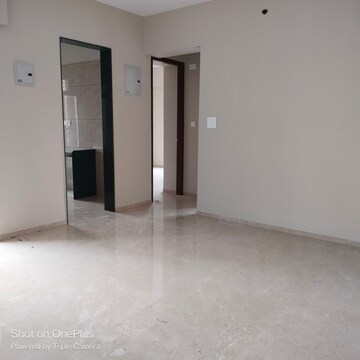 Room in 3 BHK Apartment at Kabra Diamante, Goregaon West – for Rent