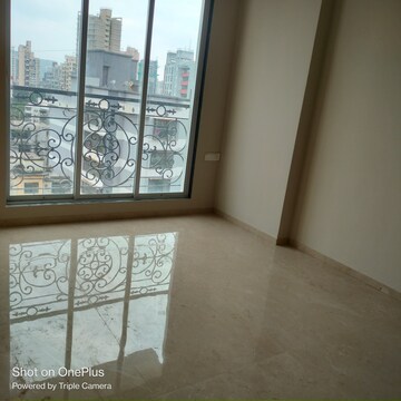 Room in 3 BHK Apartment at Kabra Diamante, Goregaon West – for Rent