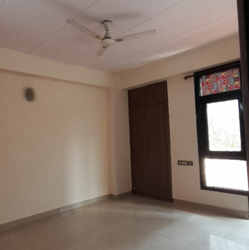 Room in 3 BHK Apartment at Panchsheel Sps Heights, Ahinsa Khand 2 – for Rent