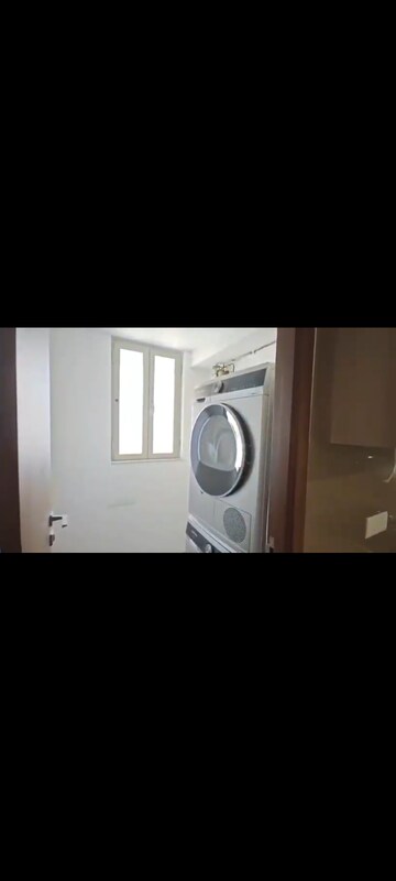 Room in 3 BHK Apartment at Hiranandani Lake Encalve Glendale, Ghodbunder Road – for Rent