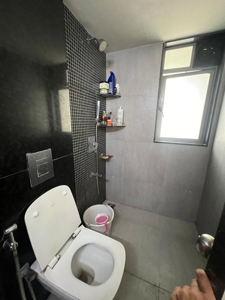 Bathroom, dosti-west-county-phase-4-dosti-pine 2 Bedroom 639 Sq.Ft. Apartment In Balkum Pada Thane 9725603