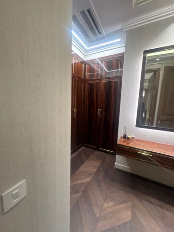 Furnished Amenities in 3 BHK Builder Floor at Chanakyapuri – for Sale