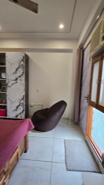 Furnished Amenities in 2 BHK Builder Floor at The Estate Floors, Sector 43 – for Rent