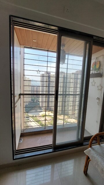 Room in 1 BHK Apartment at Runwal Eirene, Balkum Pada – for Rent