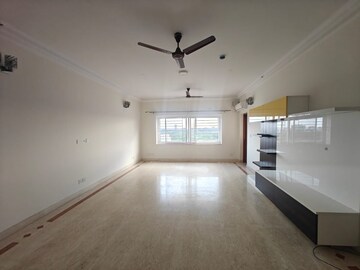 Room in 3.5 BHK Apartment at Hm Grandeur, Frazer Town – for Rent