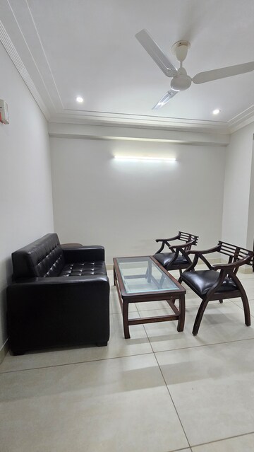 Furnished Amenities in 1 BHK Builder Floor at The Estate Floors, Sector 43 – for Rent