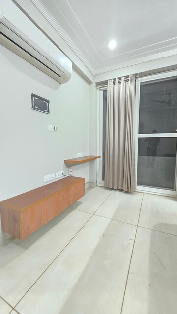 Balcony in 1 BHK Builder Floor at The Estate Floors, Sector 43 – for Rent