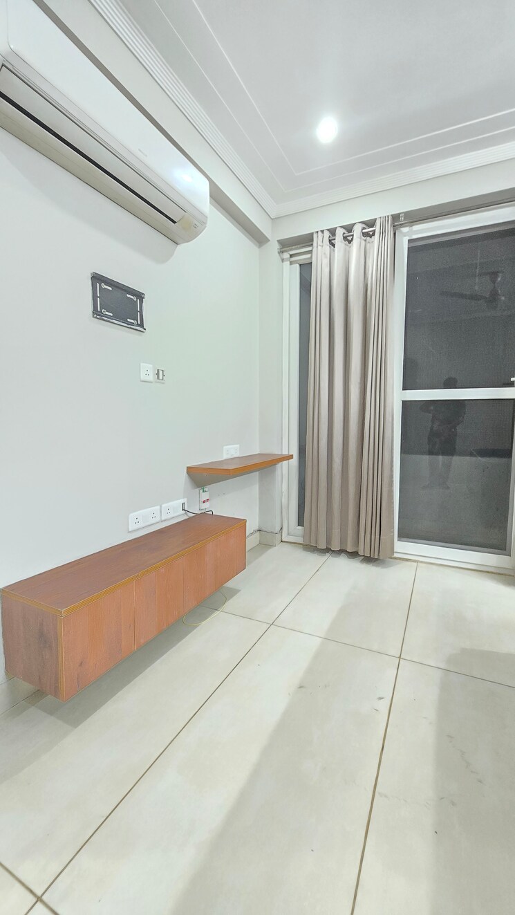 Balcony, the-estate-floors 1 Bedroom 850 Sq.Ft. Builder Floor In Sector 43 Gurgaon 9725662