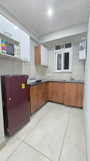 Furnished Amenities in 1 BHK Builder Floor at The Estate Floors, Sector 43 – for Rent