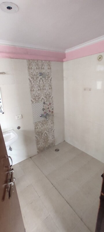 Bathroom in 3 BHK Apartment at Vatika City, Sector 49 – for Rent