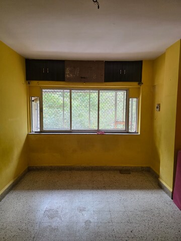 Room in 1.5 BHK Apartment at New India Himalaya, Andheri East – for Rent