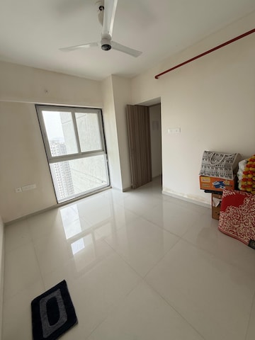 Room in 2 BHK Apartment at Kalpataru Immensa, Kolshet Road – for Rent