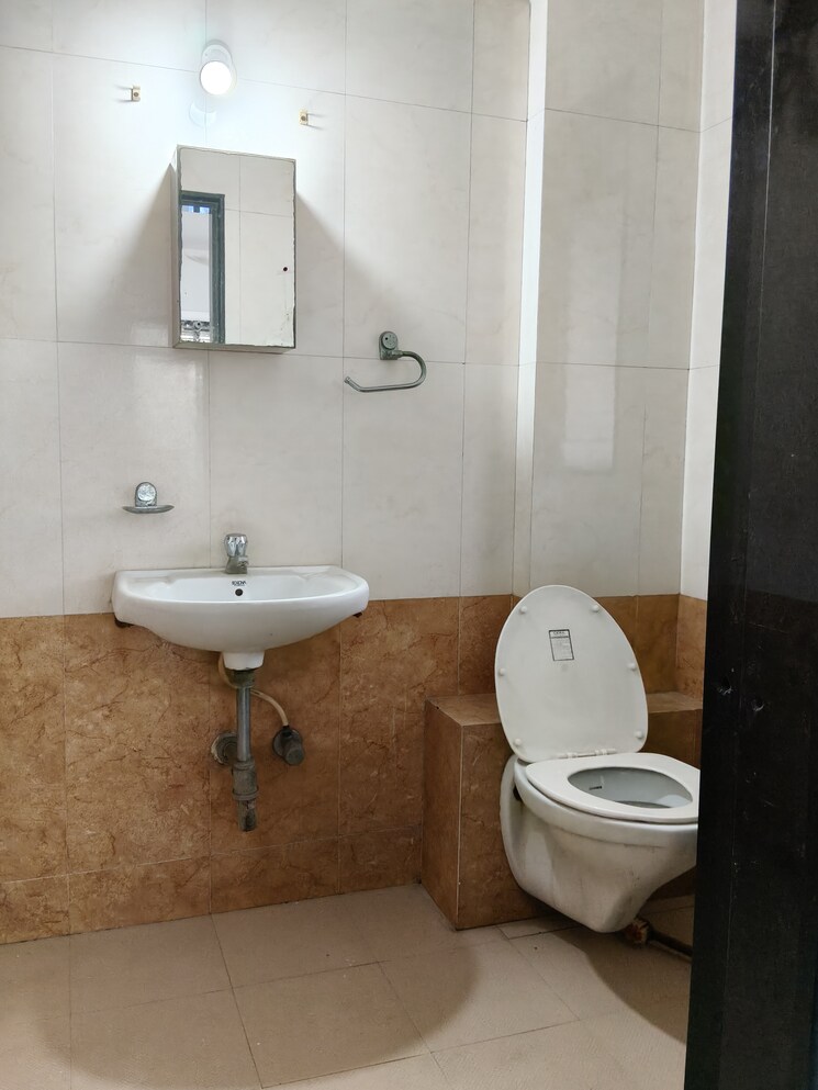 Bathroom, garodia-nagar 3 Bedroom 1200 Sq.Ft. Apartment In Ghatkopar East Mumbai 9725704