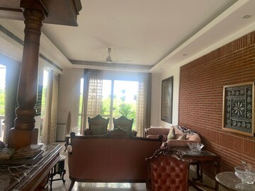 Room in 3.5 BHK Builder Floor at Sarvodaya Enclave – for Rent