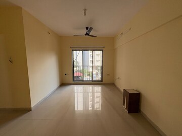 Room in 2 BHK Apartment at Kalpataru Immensa, Kolshet Road – for Rent