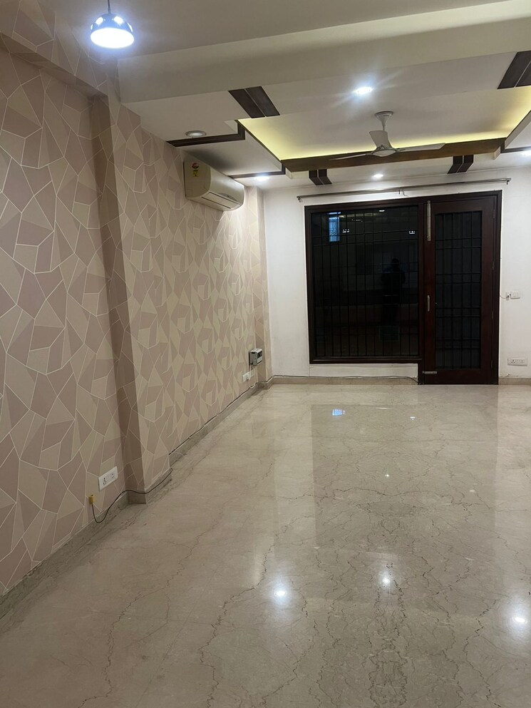 Room, safdarjung enclave 3.5 Bedroom 2258 Sq.Ft. Builder Floor In Safdarjung Enclave Delhi 9725755