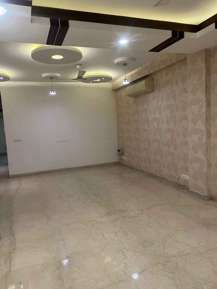 Room, safdarjung enclave 3.5 Bedroom 2258 Sq.Ft. Builder Floor In Safdarjung Enclave Delhi 9725755