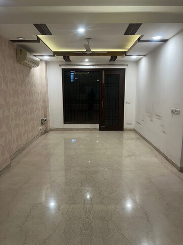 Room in 3.5 BHK Builder Floor at Safdarjung Enclave – for Rent