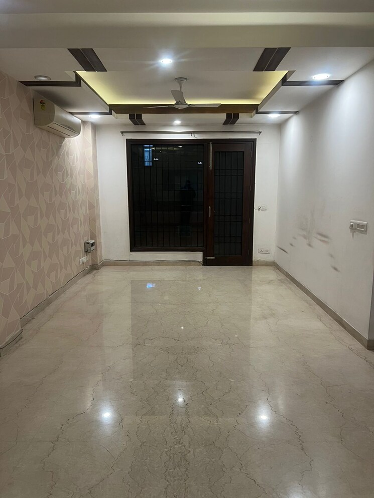 Room, safdarjung enclave 3.5 Bedroom 2258 Sq.Ft. Builder Floor In Safdarjung Enclave Delhi 9725755
