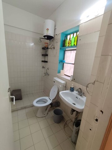 Bathroom in 2 BHK Apartment at DLF The Princeton Estate, Dlf Phase V – for Rent